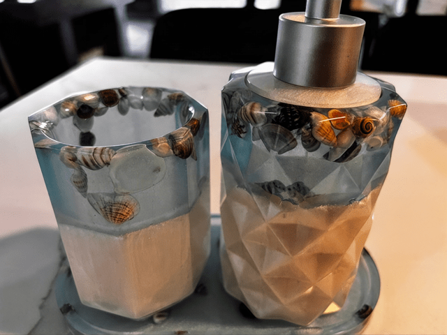 Ensemble 3 pièces distributeur de savon à main en résine (bord de mer) - Créations Joha